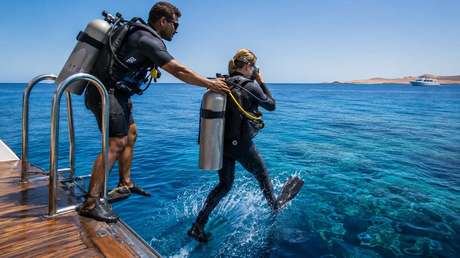 Dolphin House con snorkel y bautismo de buceo (7)